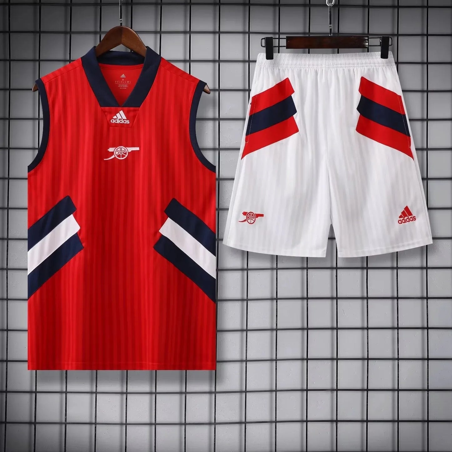 Arsenal Kit Training Red And White 2023/24 Jersey + Shorts - No Sleeve (Cópia)