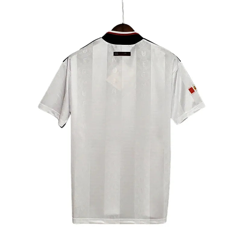 MANCHESTER UNITED 1997 1998 II PLAYER RETRO SHIRT