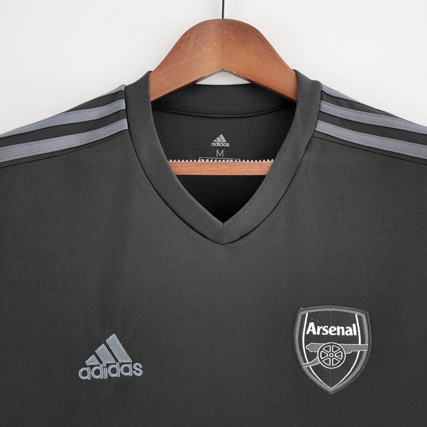 ARSENAL 2022/2023 BLACK PRE-MATCH TRAINING KIT